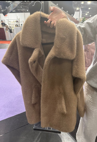 Women’s faux fur taupe cape