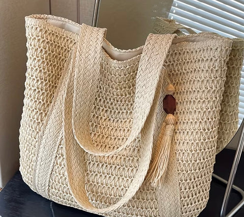 Classic straw tote